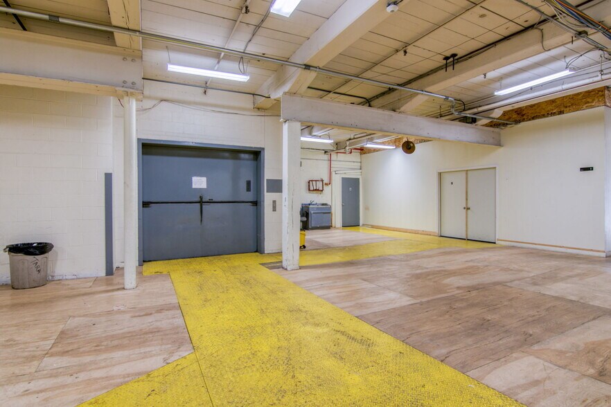 More Photos Of 150 Front St, West Springfield Light Manufacturing For Lease