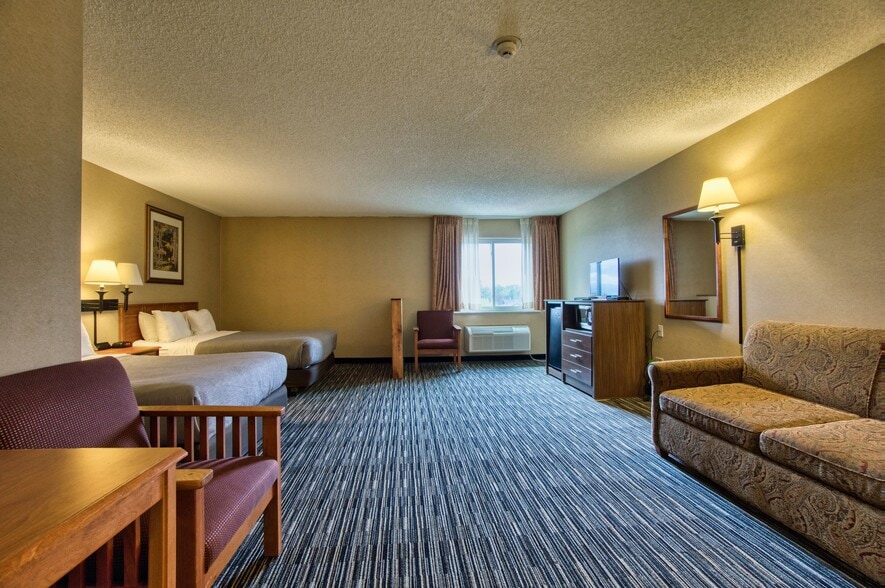 More Photos Of 7860 6th St, Wellington Hotel For Sale