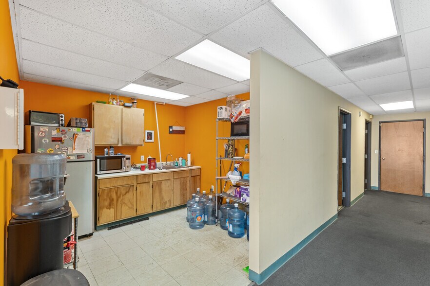 More Photos Of 3606 Asset St, Garland Light Manufacturing For Sale