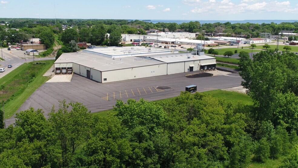 Primary Photo Of 413 E Murdock Ave, Oshkosh Manufacturing For Sale