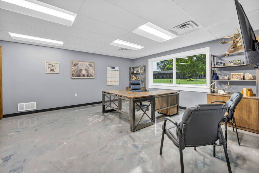 More Photos Of 3027 Nationwide Pky, Brunswick Warehouse For Lease