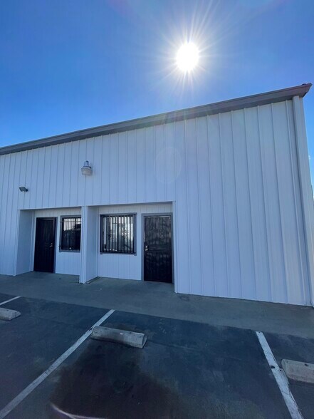 More Photos Of 4091 N Valentine Ave, Fresno Warehouse For Lease