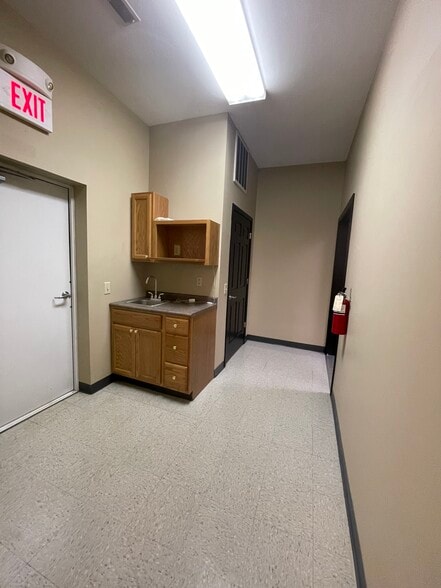 More Photos Of 2585 Eastwood Dr, Columbus Office For Lease