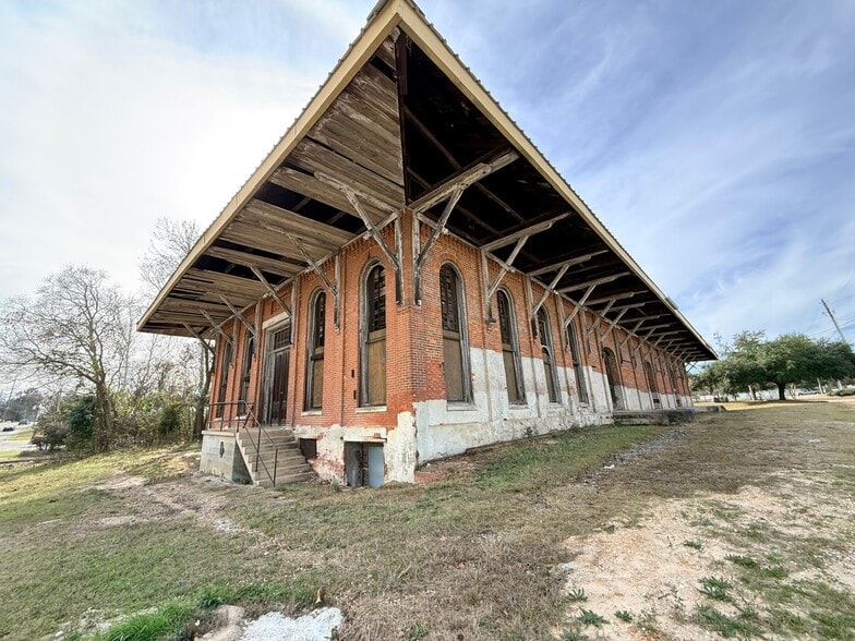 More Photos Of 300 S Randolph Ave, Eufaula Industrial For Sale