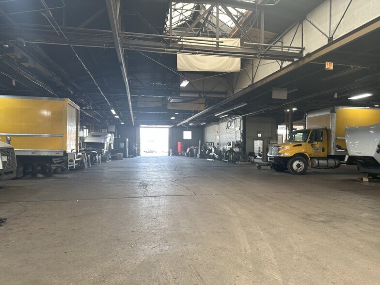 More Photos Of 8001 W 47th St, Lyons Warehouse For Lease