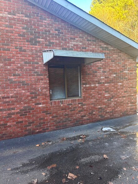 More Photos Of 686 S Highway 25 W, Williamsburg Office For Lease