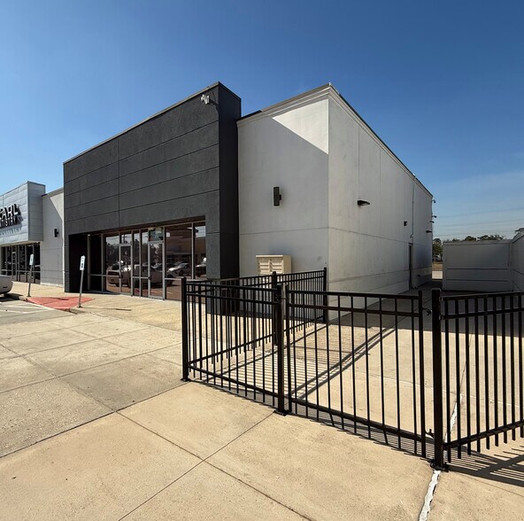 More Photos Of 11501 N Sam Houston Pky E, Humble Unknown For Lease