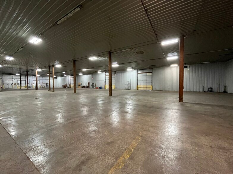 More Photos Of 2529 W Ferguson Rd, Fort Wayne Warehouse For Lease