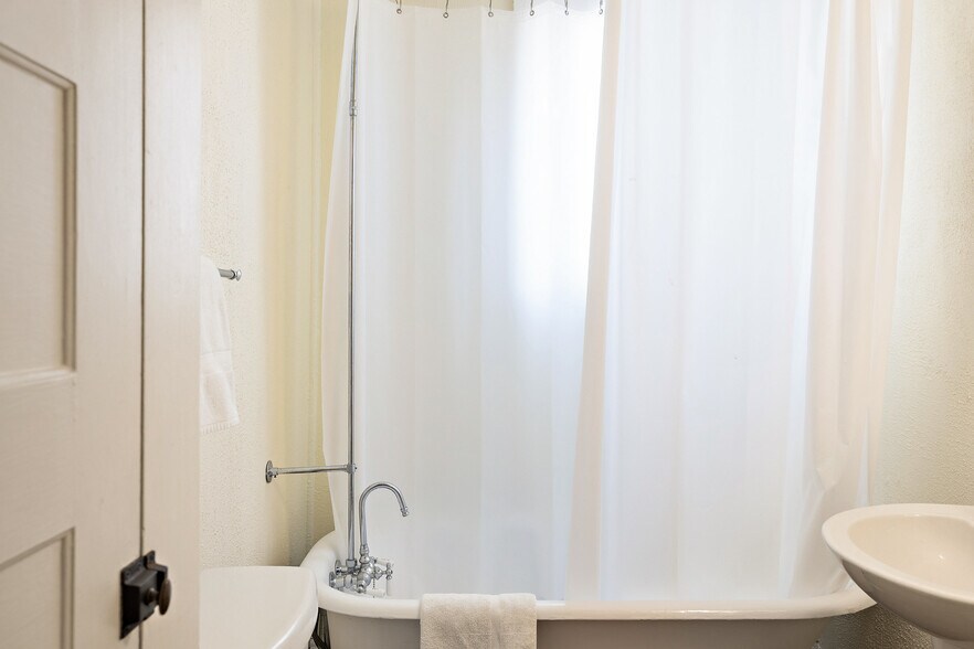 More Photos Of 201 Nugent Ave ave, Johnson City Hotel For Sale