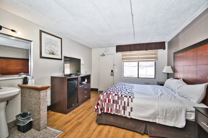 More Photos Of 9424 Waukegan Rd, Morton Grove Hotel For Sale