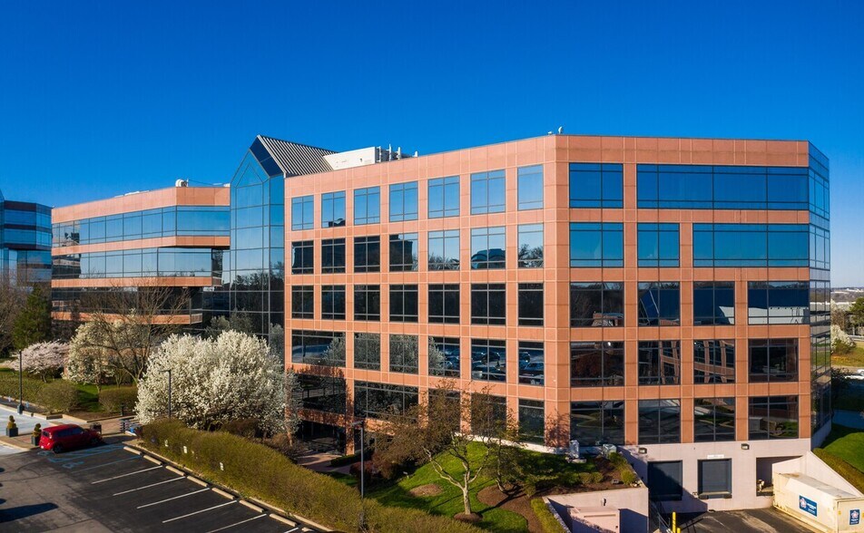 More Photos Of 12412 Powerscourt Dr, Des Peres Unknown For Lease