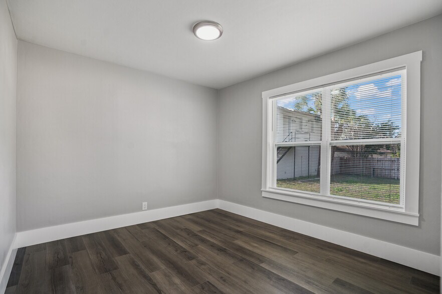 More Photos Of 1006 15th Ave NW, Largo Multifamily For Sale