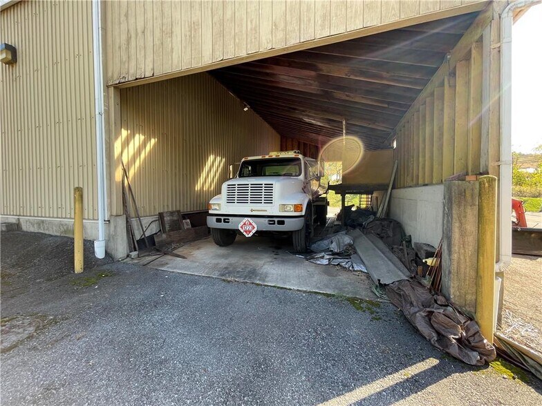 More Photos Of 190 Industrial Dr N, Easton Warehouse For Lease