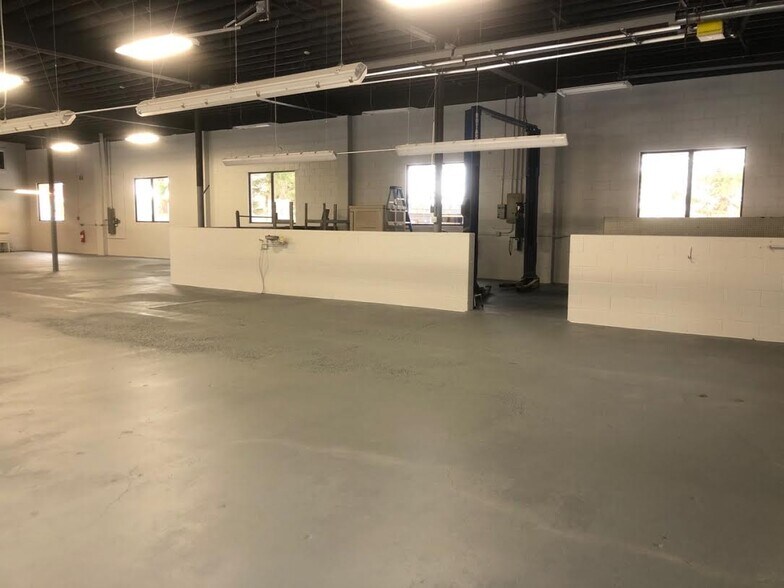 More Photos Of 34 Lafayette Rd, North Hampton Freestanding For Lease