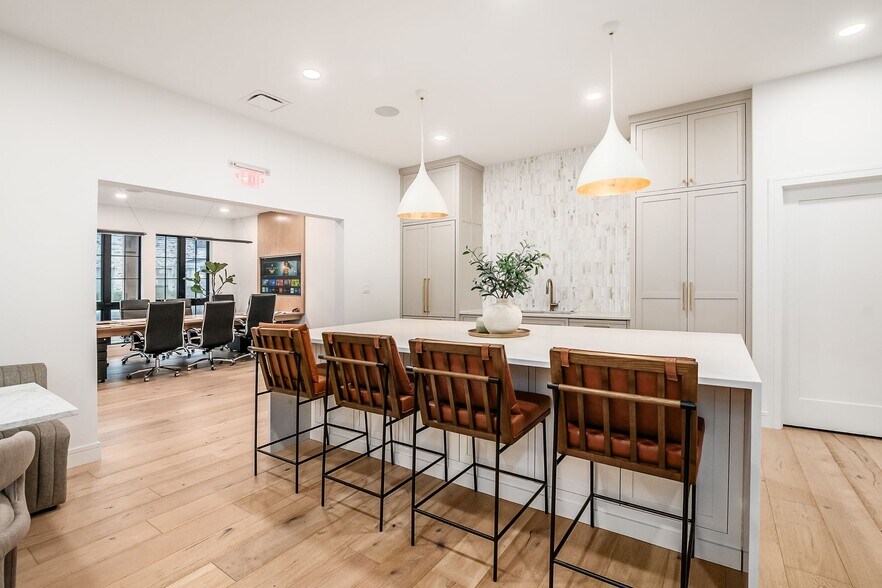 More Photos Of 1075 W 3rd Ave, Columbus Storefront Retail Office For Lease