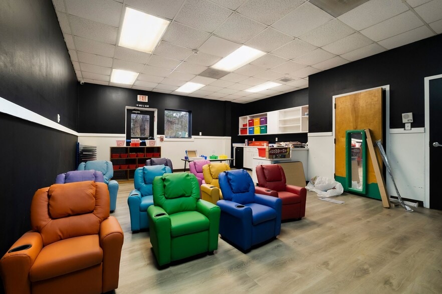 More Photos Of 204 Tibet Ave, Savannah Daycare Center For Sale