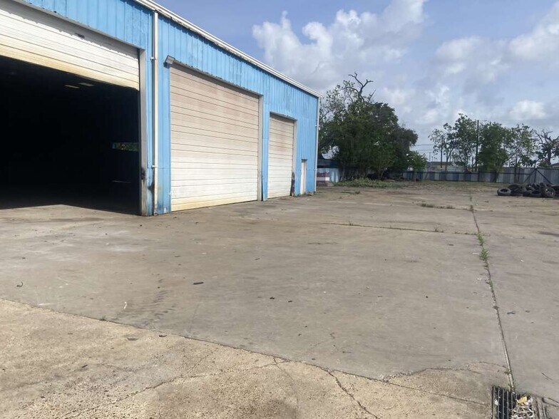 More Photos Of 1012 W Jackson, Pasadena Manufacturing For Lease