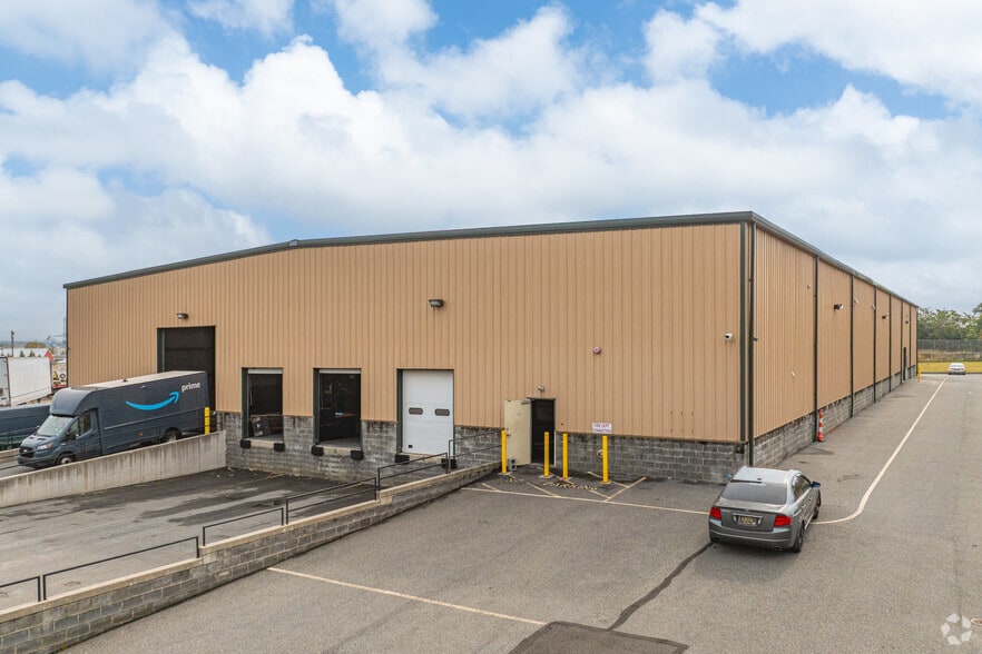 More Photos Of 70 J Caldwell Ln, New Castle Warehouse For Lease