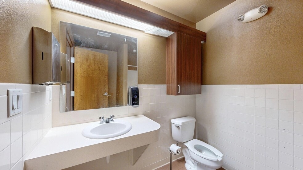 More Photos Of 231 W 67th Ct, Loveland Office For Lease