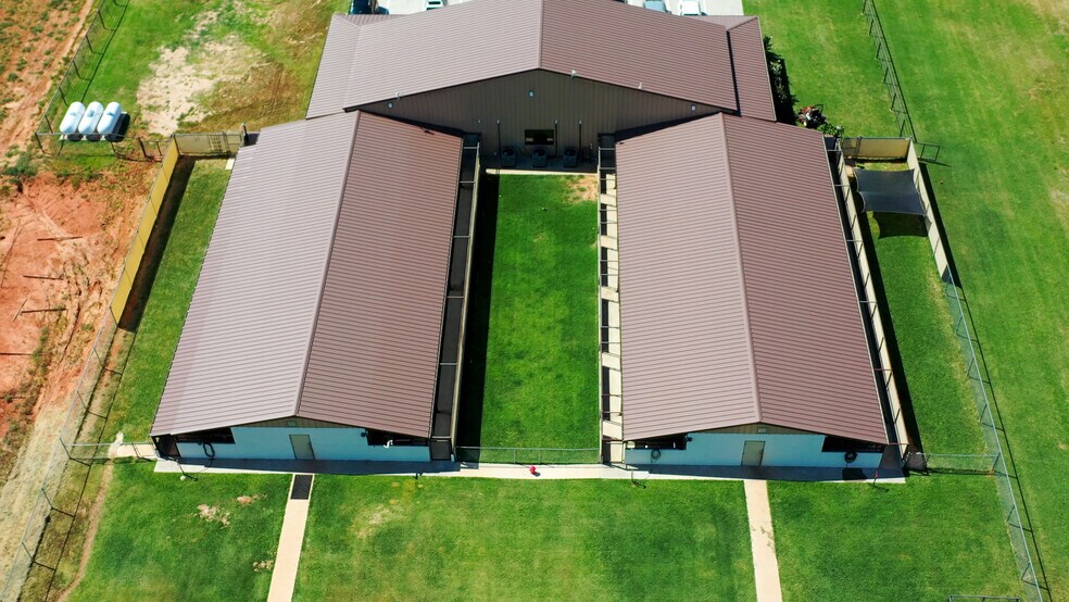 More Photos Of 39812 Hazel Dell Rd, Shawnee Veterinarian Kennel For Sale