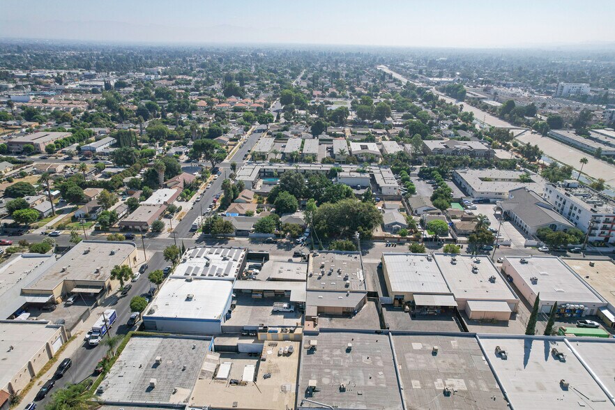 More Photos Of 6943 Eton Ave, Canoga Park Manufacturing For Lease