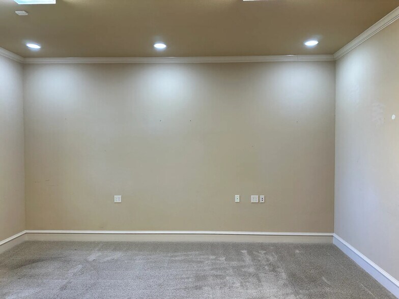 More Photos Of 441 Lone Star Dr, Abilene Office For Sale