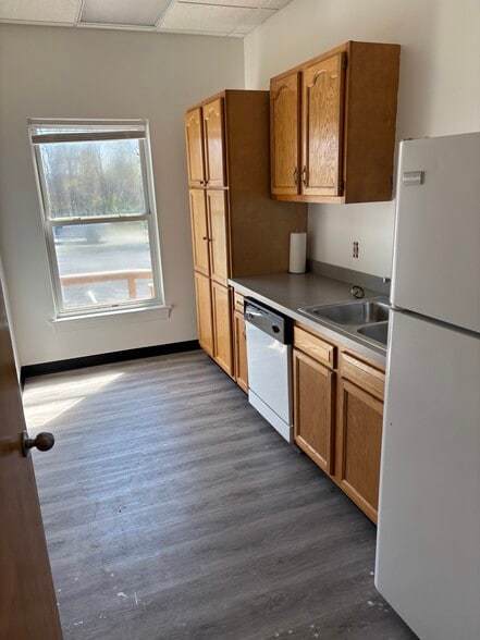 More Photos Of 95 N Leslie Rd, North East Office Residential For Lease