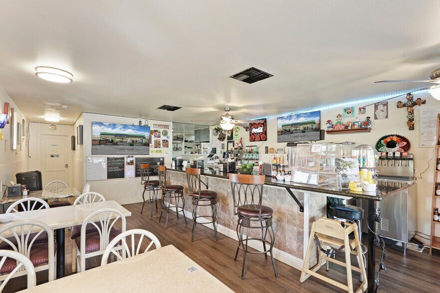 More Photos Of 14144 Market St, Walnut Grove Storefront For Sale