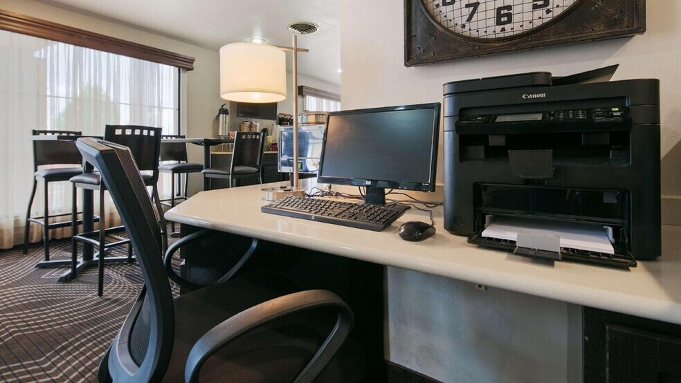More Photos Of 1015 S Haynes Ave, Miles City Hotel For Sale