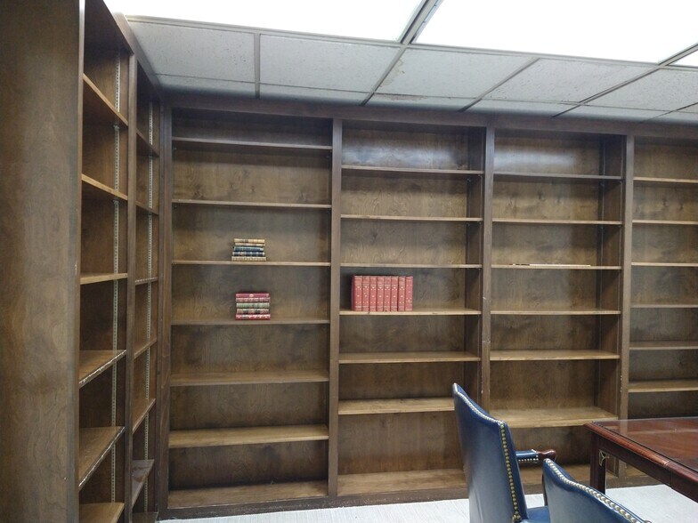 More Photos Of 141 New St, Macon-Bibb Office For Lease