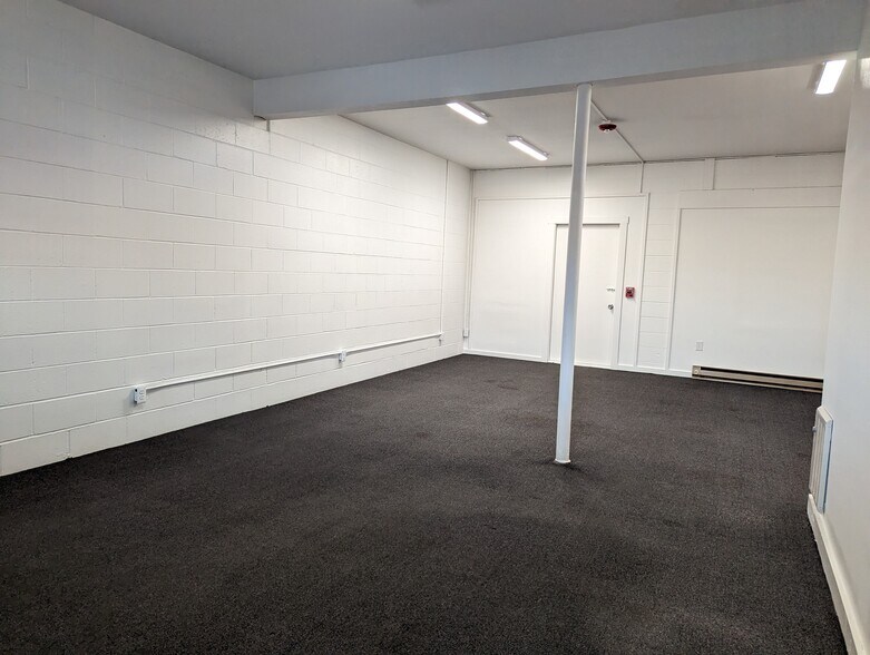 More Photos Of 3 Stadler St, Belchertown General Retail For Lease