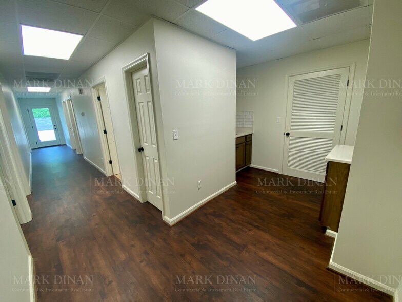 More Photos Of 2050 Oak Mountain Dr, Pelham Office For Sale