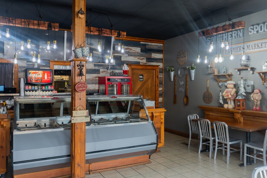 More Photos Of 3927-3929 Ames Ave, Omaha Storefront Retail Residential For Lease