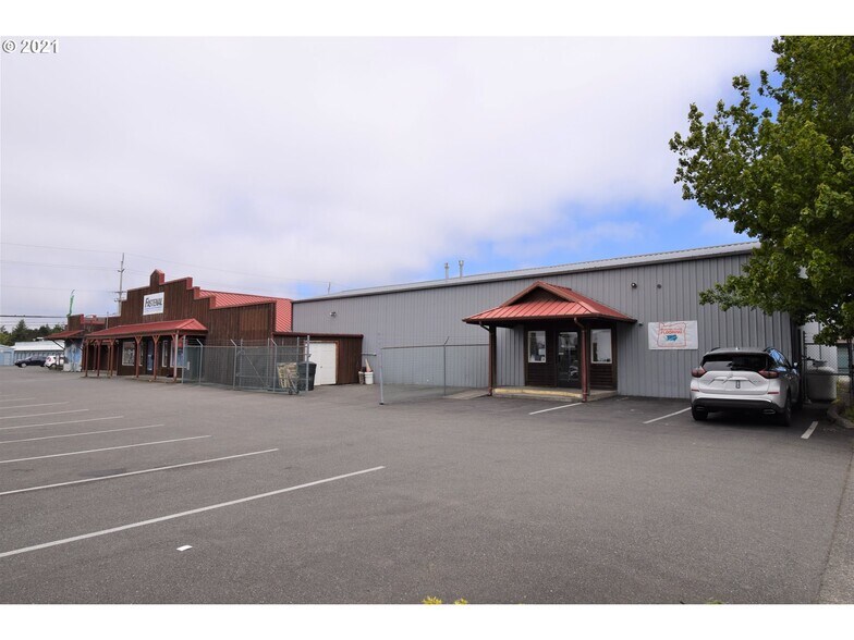 More Photos Of 1195 Newmark Ave, Coos Bay Storefront Retail Residential For Lease