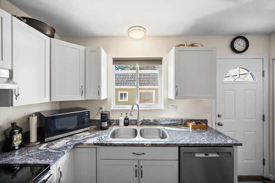 More Photos Of 2350 Split Rock Dr, Colorado Springs Apartments For Sale