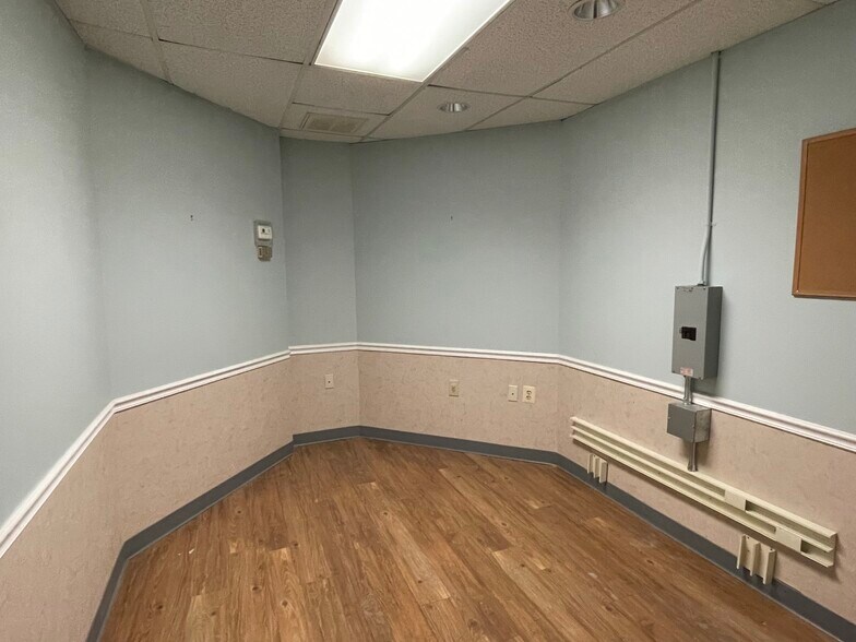 More Photos Of 11335 Pembrooke Sq, Waldorf Medical For Sale