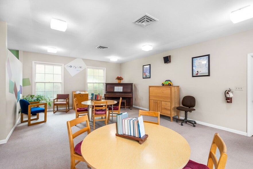 More Photos Of 537 7th Ave SW, Albany Religious Facility For Sale