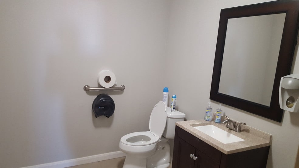 More Photos Of 1222 Chulie Dr, San Antonio Warehouse For Lease