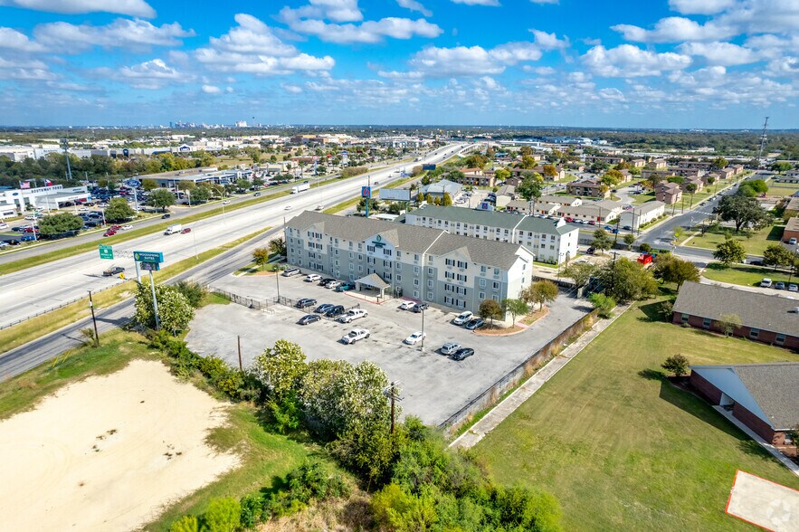 More Photos Of 7958 Interstate 35 Access Rd, San Antonio Hotel For Sale