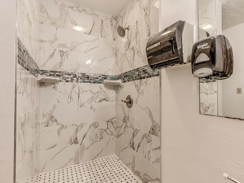 More Photos Of 2317 S Eastern Ave, Oklahoma City Industrial For Lease