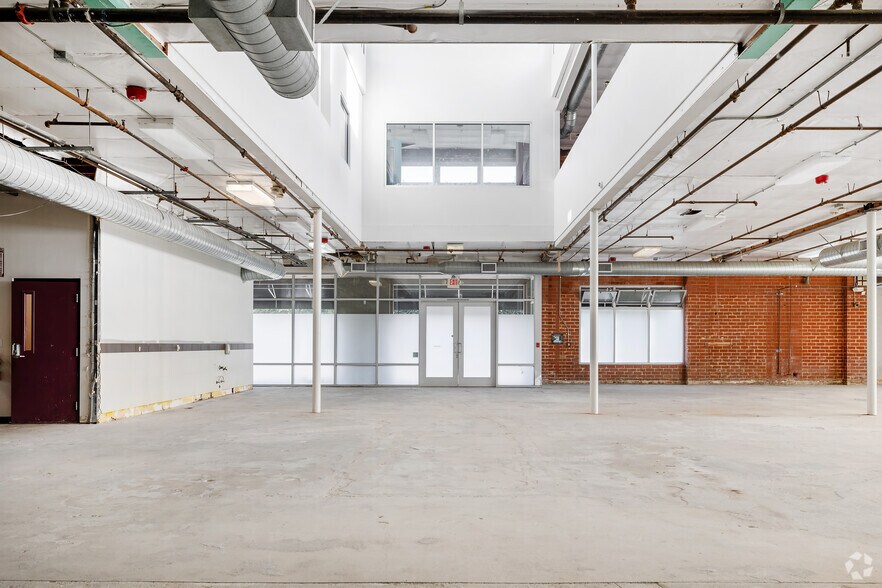 More Photos Of 2250 S Barrington Ave, Los Angeles Warehouse For Sale