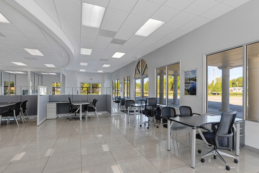 More Photos Of 2611 Ambassador Caffery Pky, Lafayette Storefront For Sale