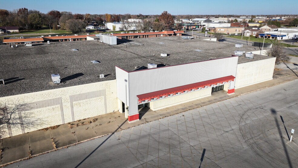 More Photos Of 1450 E Pershing Rd, Decatur Warehouse For Sale