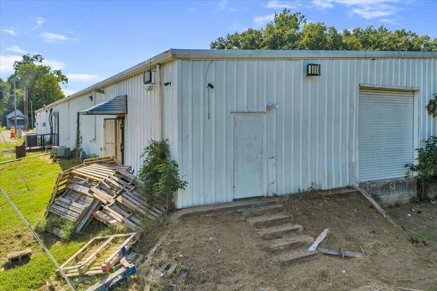 More Photos Of 607 Martin Luther King Jr Dr, Fort Valley Flex For Sale