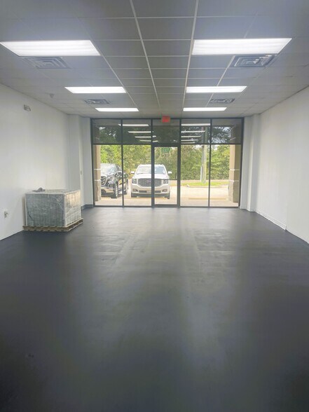 More Photos Of 13510-13520 Perkins Rd, Baton Rouge Storefront Retail Office For Lease
