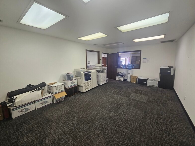 More Photos Of 1261 W Hurst Blvd, Hurst Warehouse For Lease