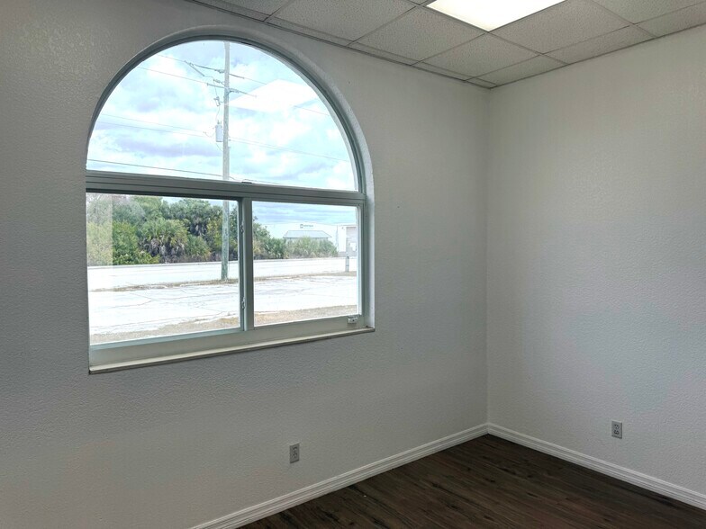 More Photos Of 23245 Harbor View Rd, Port Charlotte Warehouse For Lease