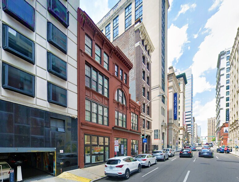 More Photos Of 32-36 S Calvert St, Baltimore Storefront For Lease