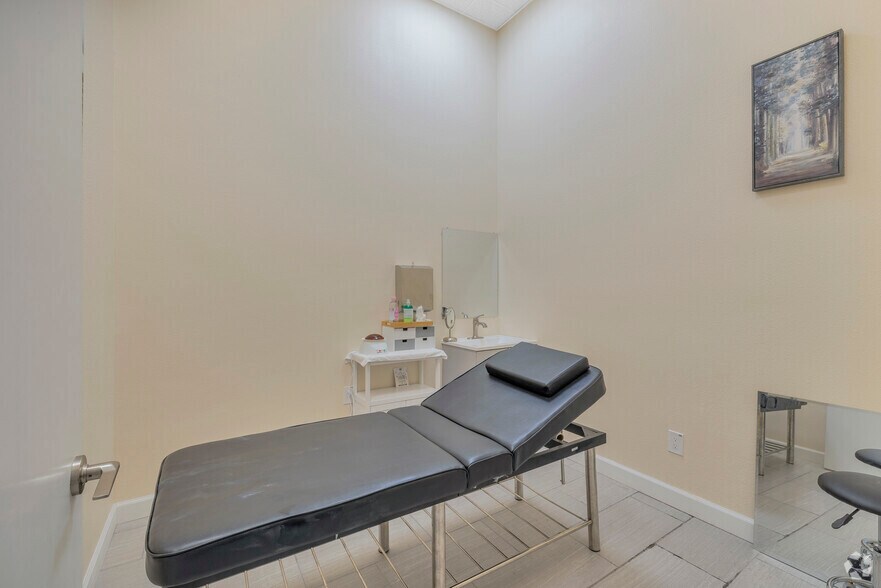 More Photos Of 3440-3448 Deer Valley Rd, Antioch Freestanding For Lease