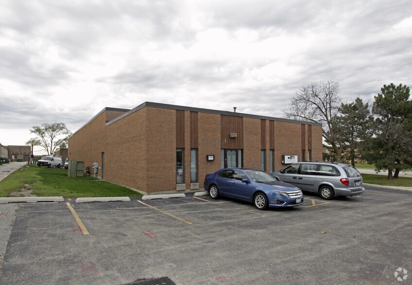 More Photos Of 2900 Downers Dr, Downers Grove Warehouse For Lease